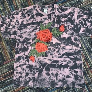 Short sleeve distressed t-shirt & embroidered rose